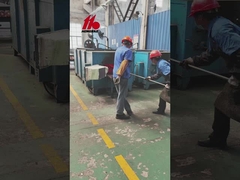 Titanyum tüpünde merkezi deliği oluşturmanın ardındaki süreç nedir?